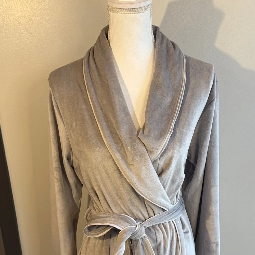 SKIMS Soft Gray Women's Robe - Picture 2 of 6